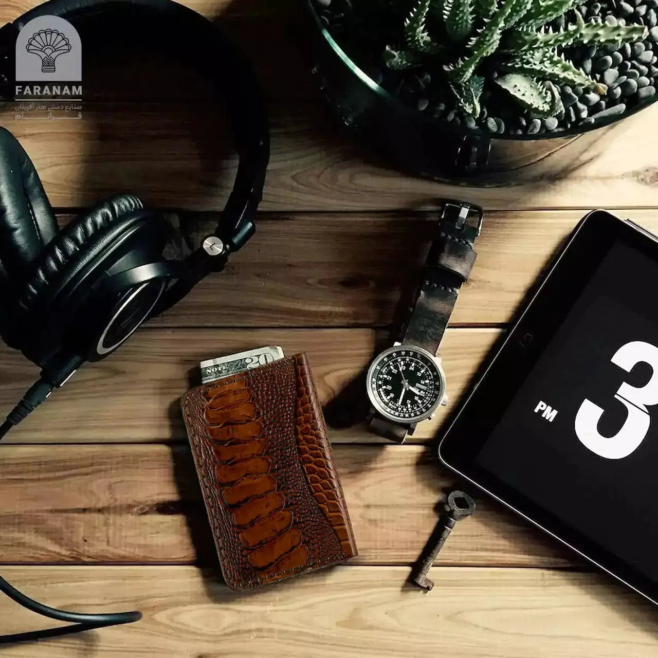 Aris Bifold Wallet, Ostrich Leg Leather, Hand-stitched Faranam