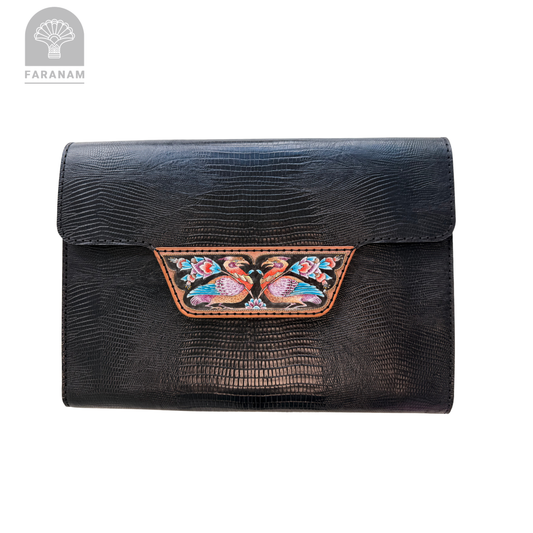 Vala Handgeätzte Ledertasche, handgefertigt, entworfen von Faranam Studio